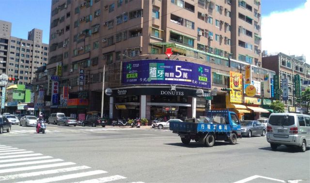 P-0255鐵架廣告塔-高雄市左營區自由三路288號-多那之蛋糕咖啡烘焙坊上方廣告看板